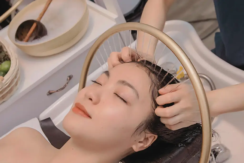 Head spa massage in Silom Bangkok – scalp massage with ASMR