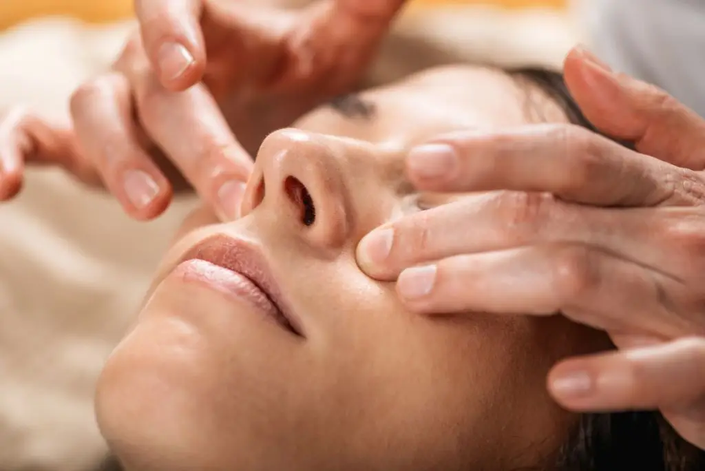 Eye rejuvenation facial massage in Bangkok spa – anti-wrinkle and puffiness relief treatment