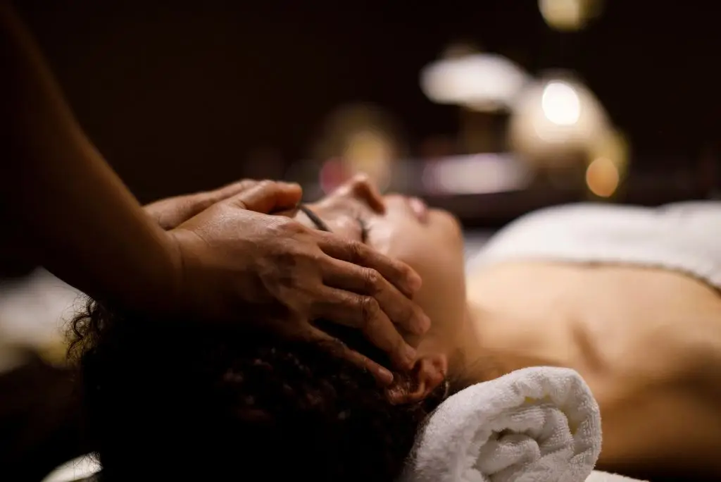 Kids massage in Bangkok – gentle head and shoulder massage with ASMR relaxation